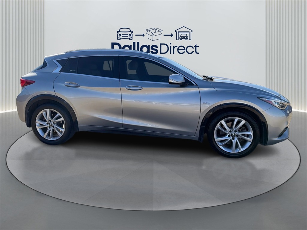 2017 Infiniti QX30 Premium photo 4