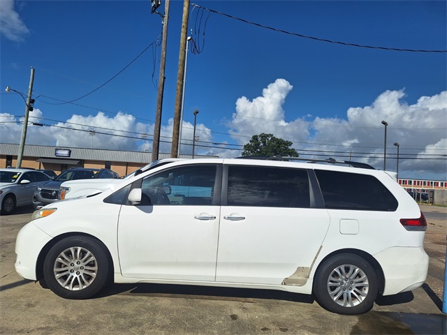 Used 2011 Toyota Sienna XLE with VIN 5TDYK3DC2BS104072 for sale in Harvey, LA