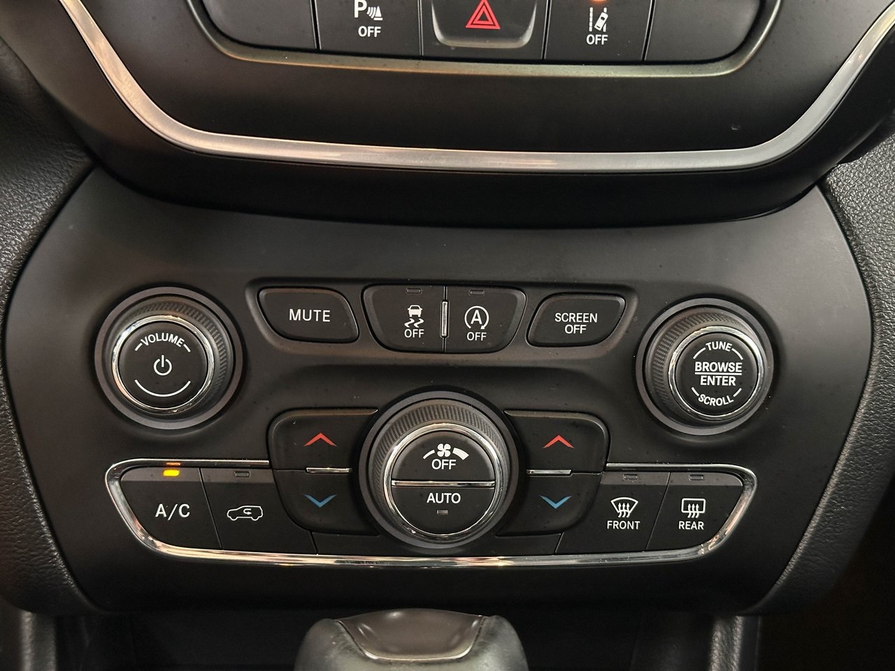 2022 Jeep Cherokee Latitude Lux photo 12