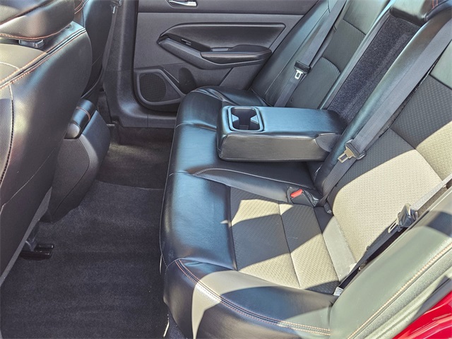 2023 Nissan Altima SR photo 13
