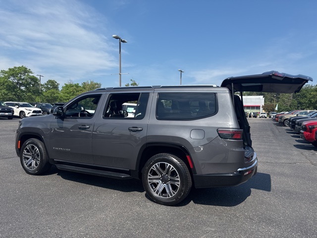 2024 Jeep Wagoneer Series II photo 9