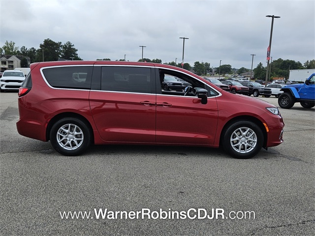 2026 Chrysler Pacifica photo 13