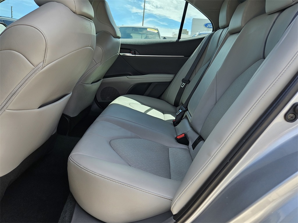 2022 Toyota Camry XLE photo 24