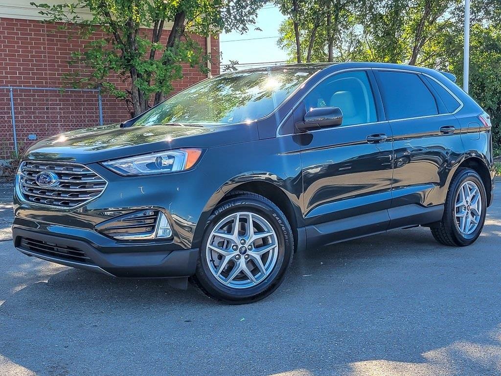 2022 Ford Edge SEL photo 2