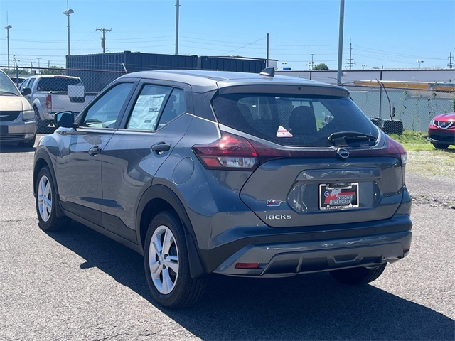 2025 Nissan Kicks Play S photo 3