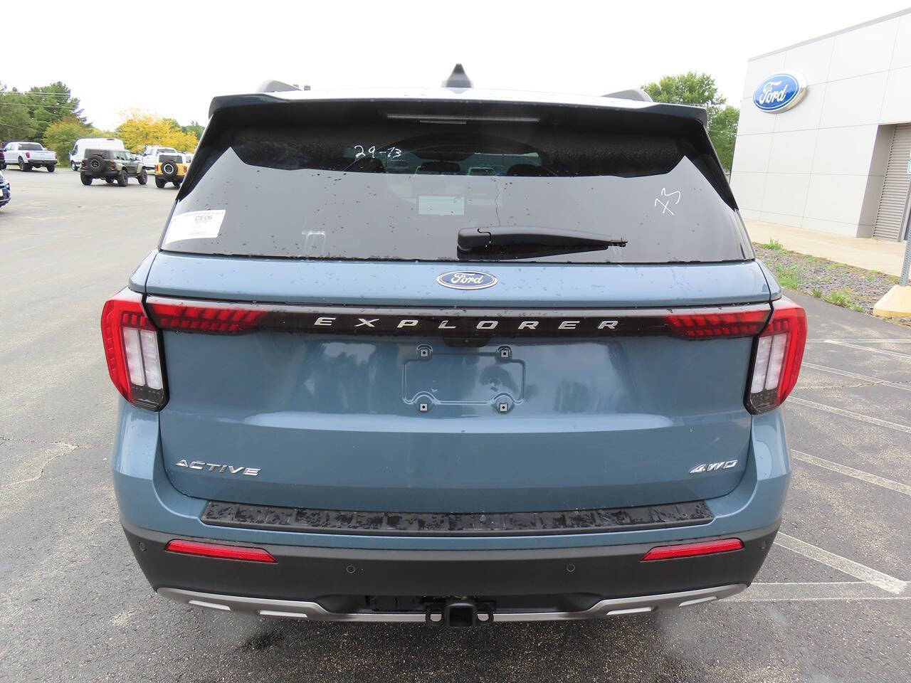 2025 Ford Explorer photo 4