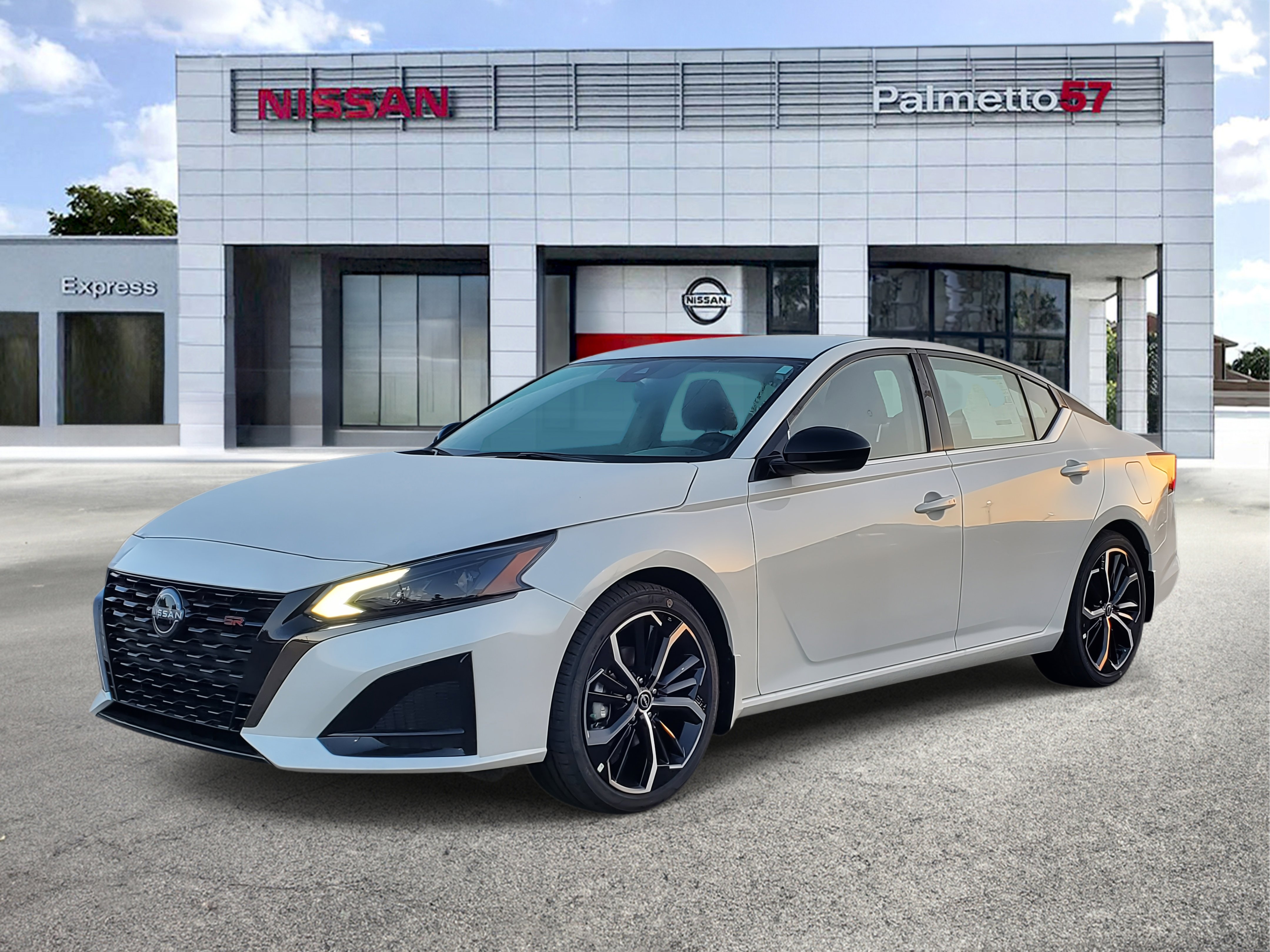 2025 Nissan Altima SR photo 2