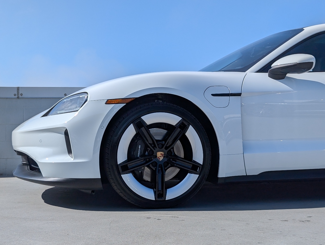 2026 Porsche Taycan 4 photo 9