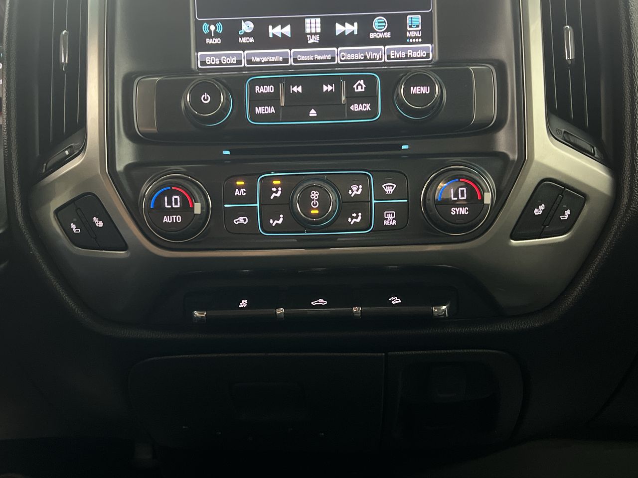 2018 Chevrolet Silverado 1500 LT photo 16