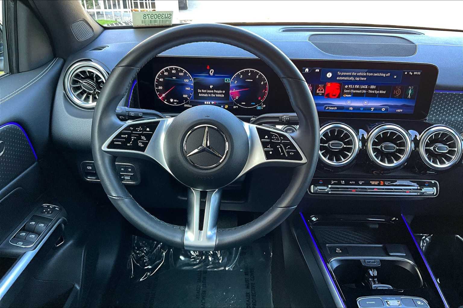 2025 Mercedes Benz GLB 250 photo 4