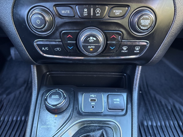2021 Jeep Cherokee Limited photo 28