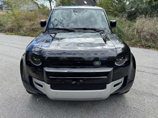 2024 Land Rover Defender 110 S photo 3