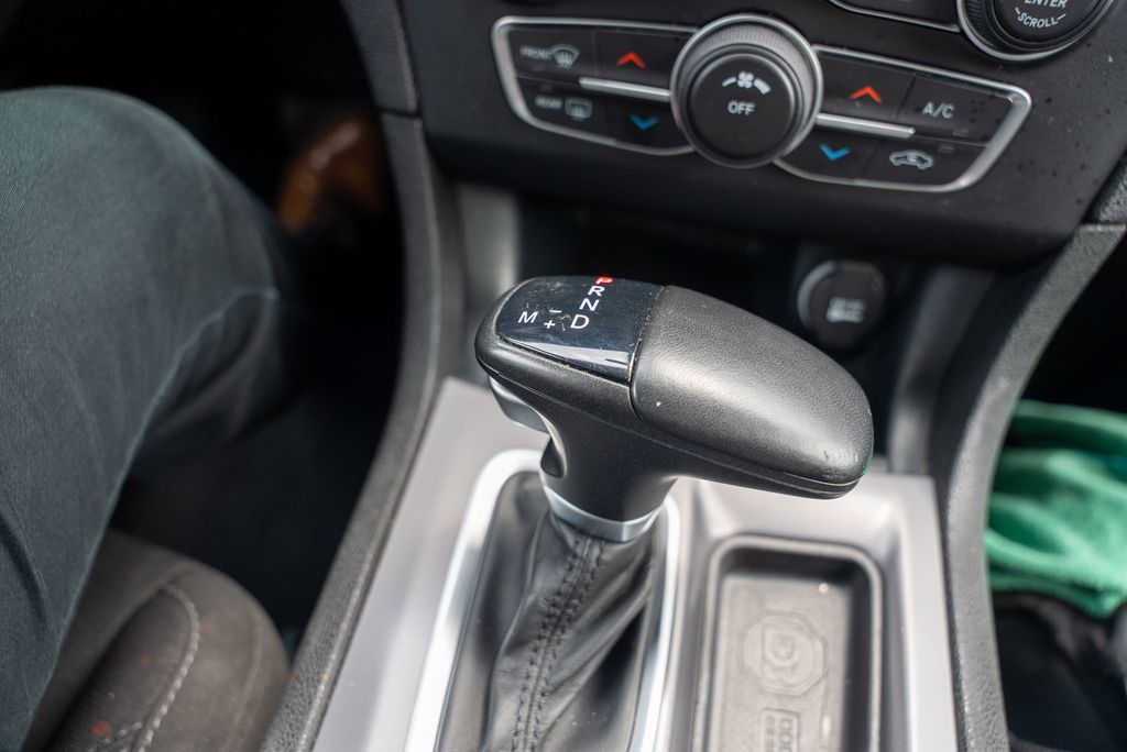2023 Dodge Charger SXT photo 25