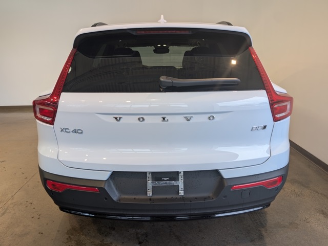 2026 Volvo XC40 photo 4