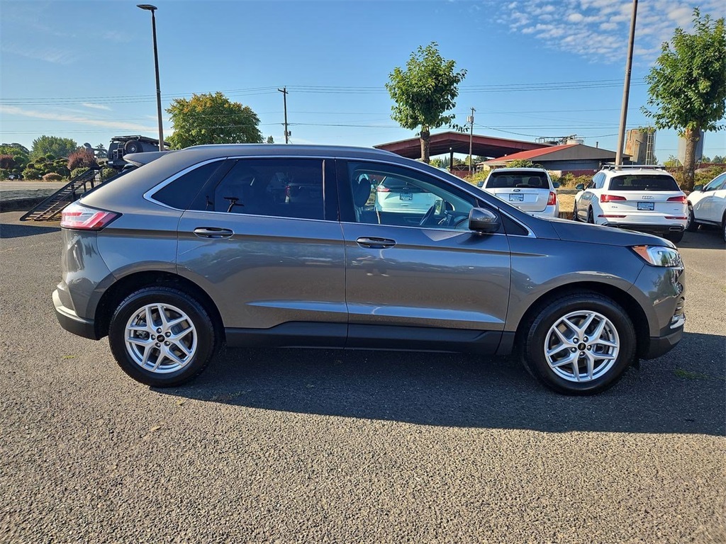 2023 Ford Edge SEL photo 5