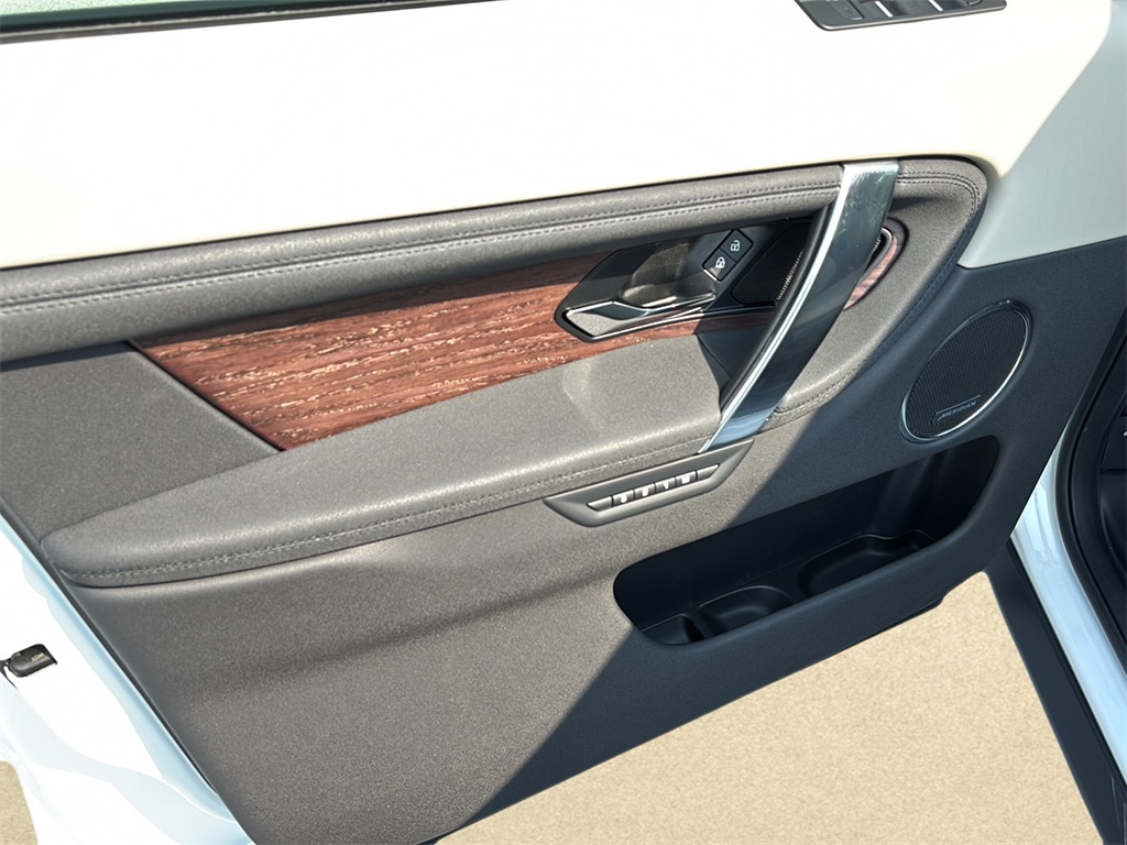 2025 Land Rover Discovery Sport S photo 26