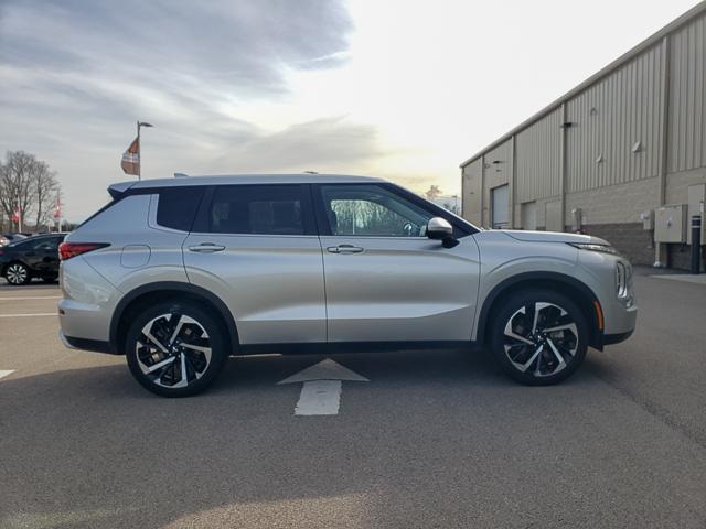 2024 Mitsubishi Outlander SE photo 4