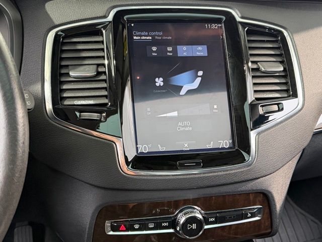 2016 Volvo XC90 T6 Momentum photo 18