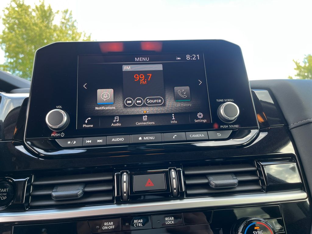 2025 Nissan Pathfinder SV photo 4