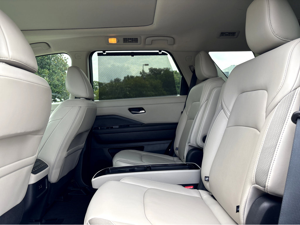 2023 Nissan Pathfinder SL photo 16