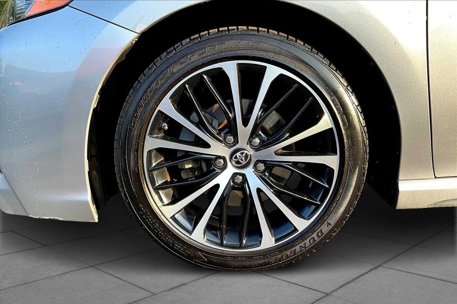 2019 Toyota Camry SE photo 9