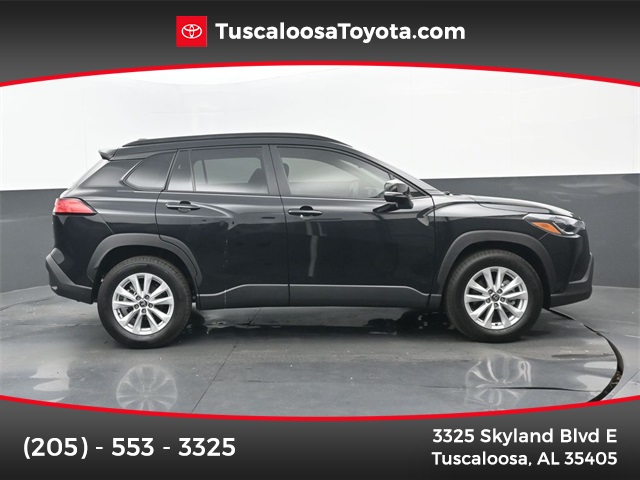 2025 Toyota Corolla Cross LE's photo