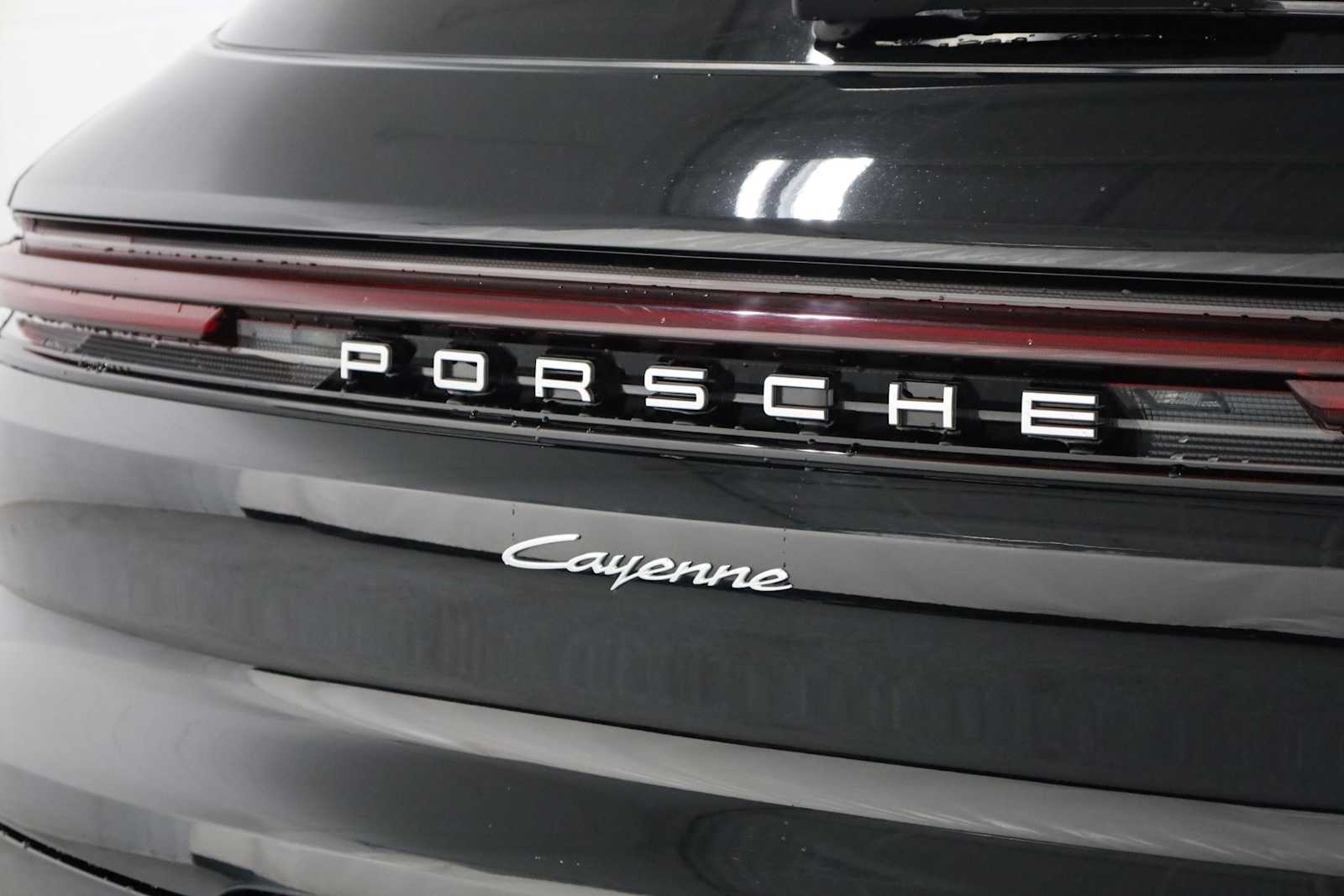 2024 Porsche Cayenne photo 6