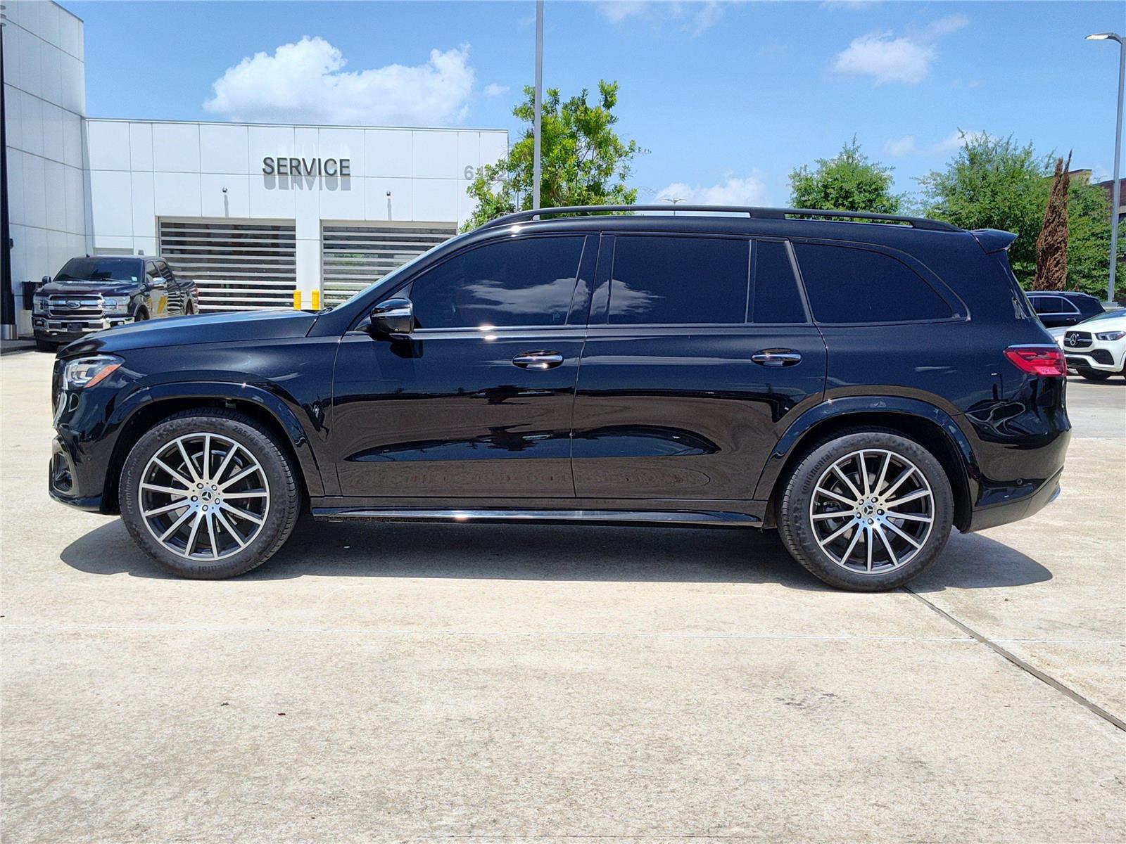 2024 Mercedes Benz GLS 450 4MATIC photo 3