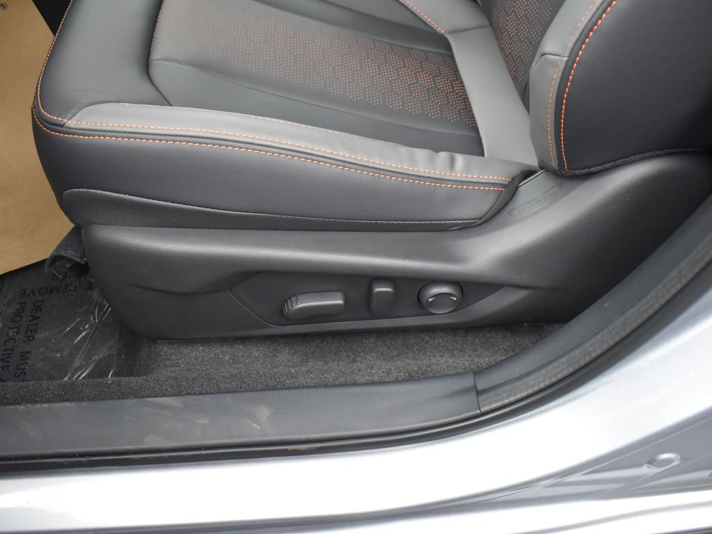 2025 Subaru Crosstrek Limited photo 8