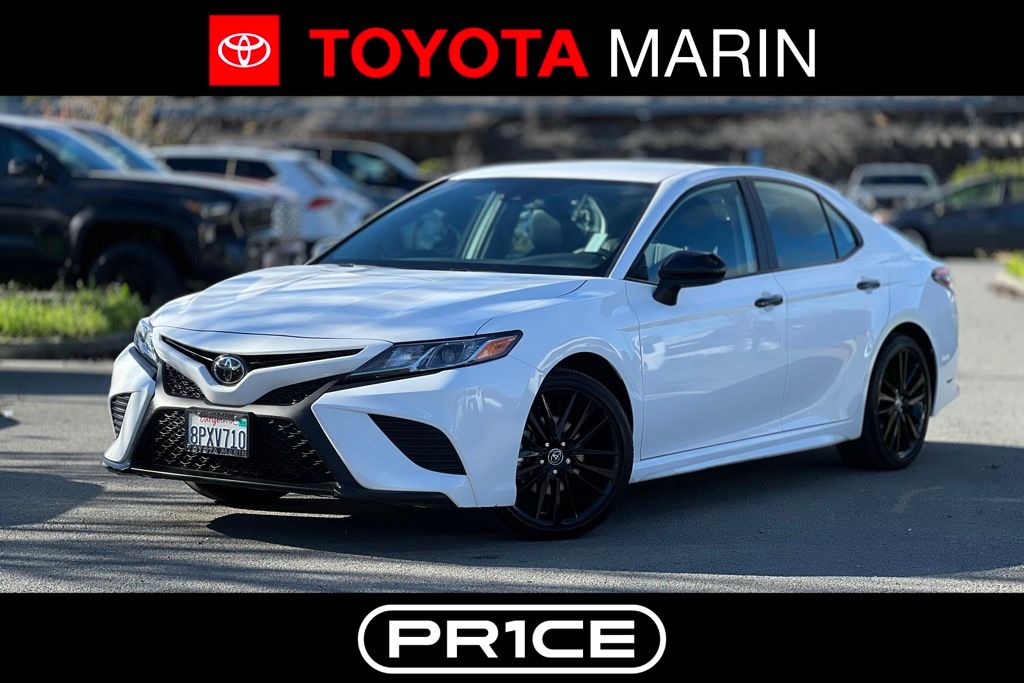 2020 Toyota Camry SE Nightshade's photo