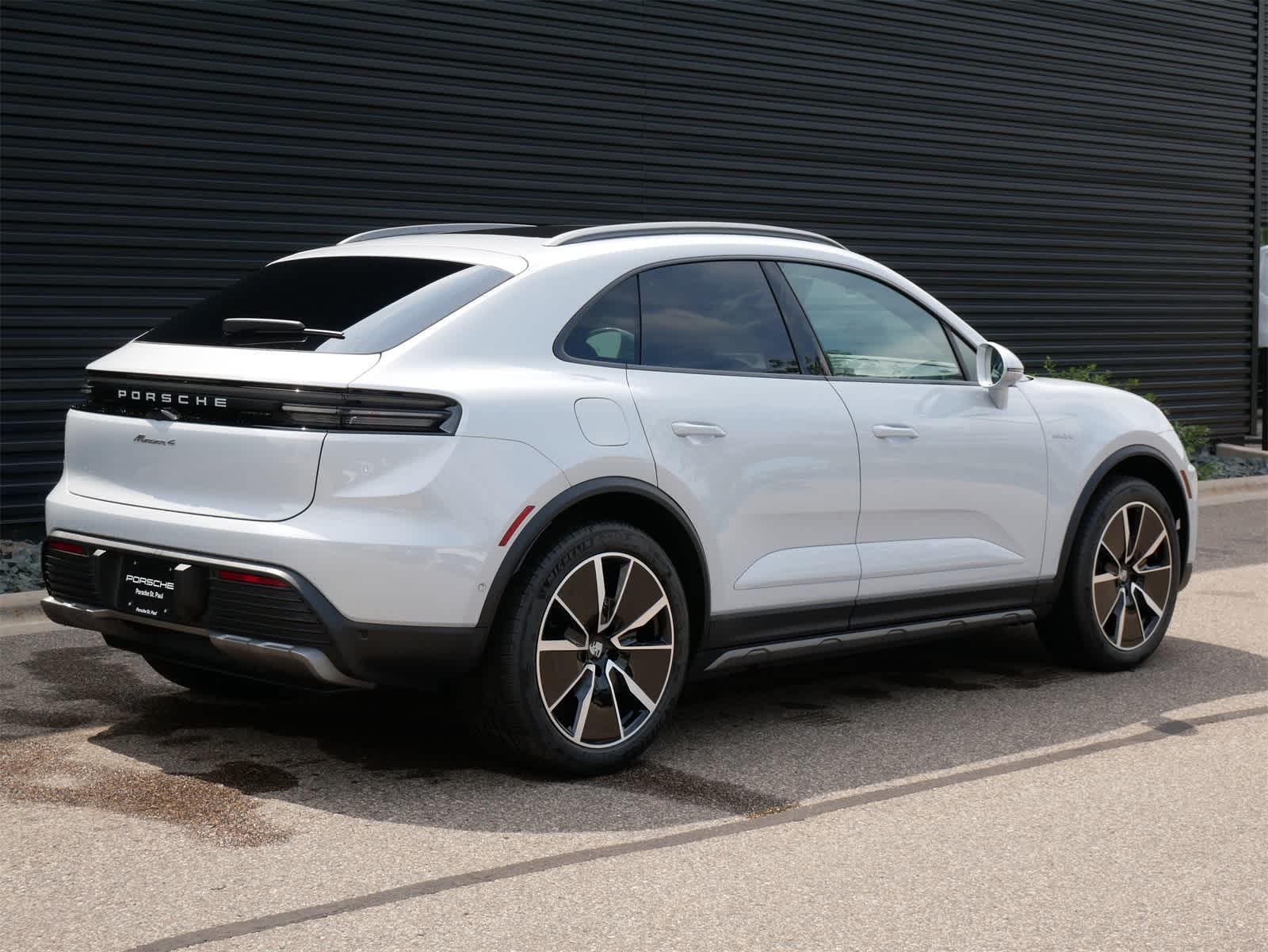 2025 Porsche Macan Electric 4 photo 24