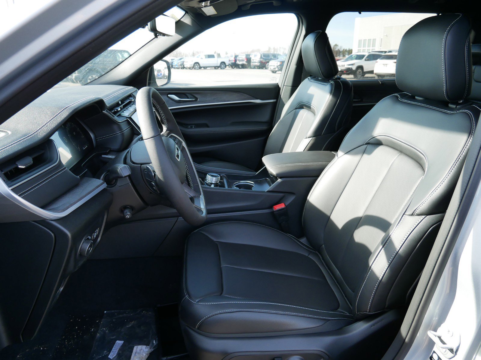 2025 Jeep Grand Cherokee Limited photo 4
