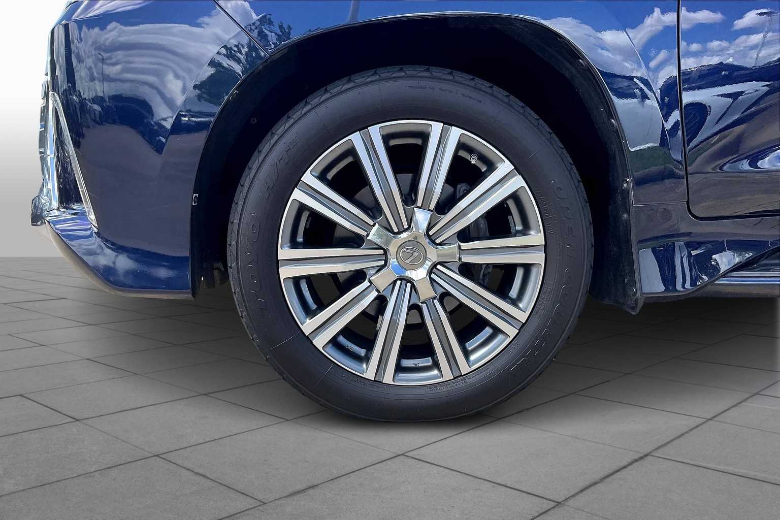 2017 Lexus LX 570 photo 8