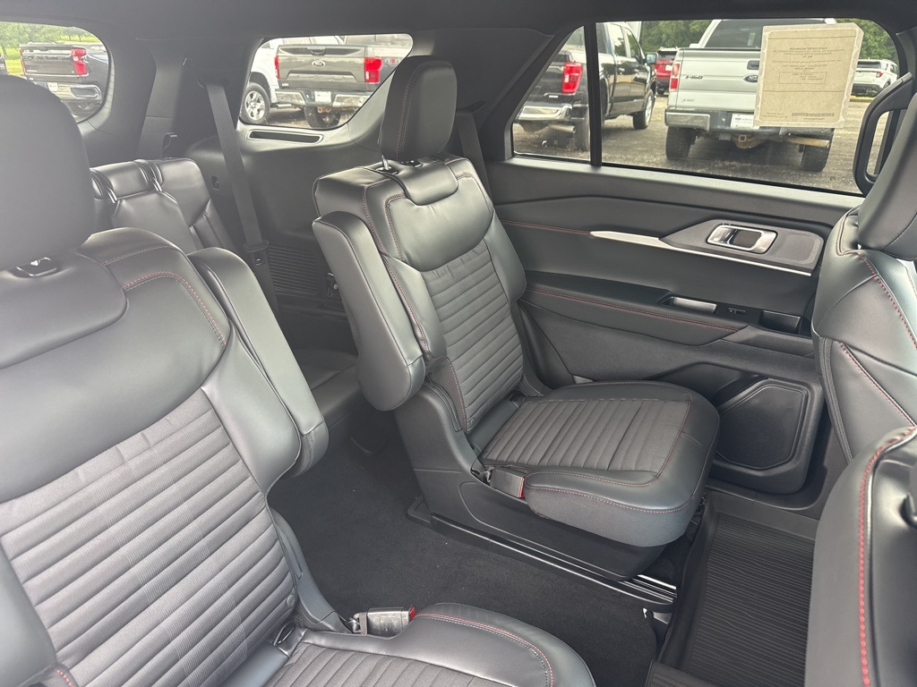 2025 Ford Explorer ST-Line photo 3