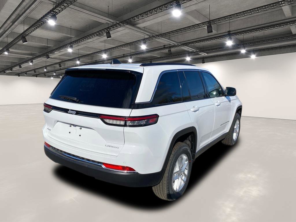 2025 Jeep Grand Cherokee Laredo X photo 3