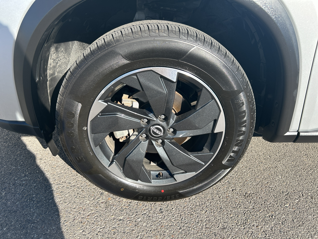 2024 Nissan Rogue SV photo 8