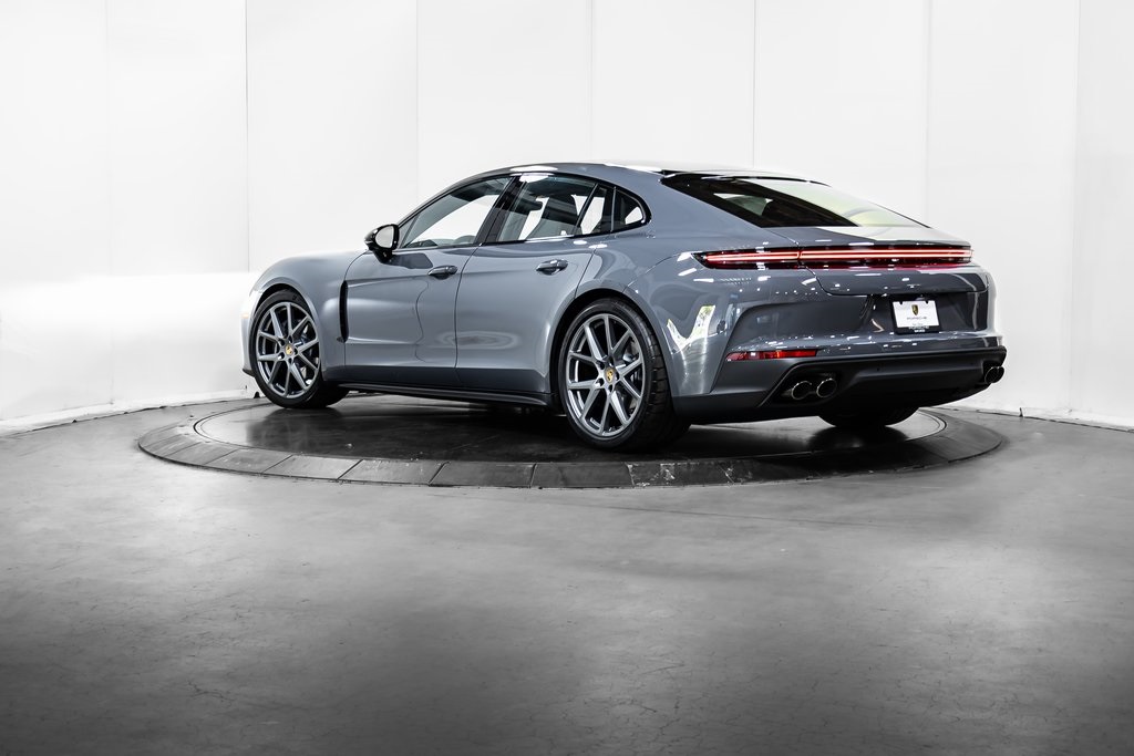 2025 Porsche Panamera photo 3