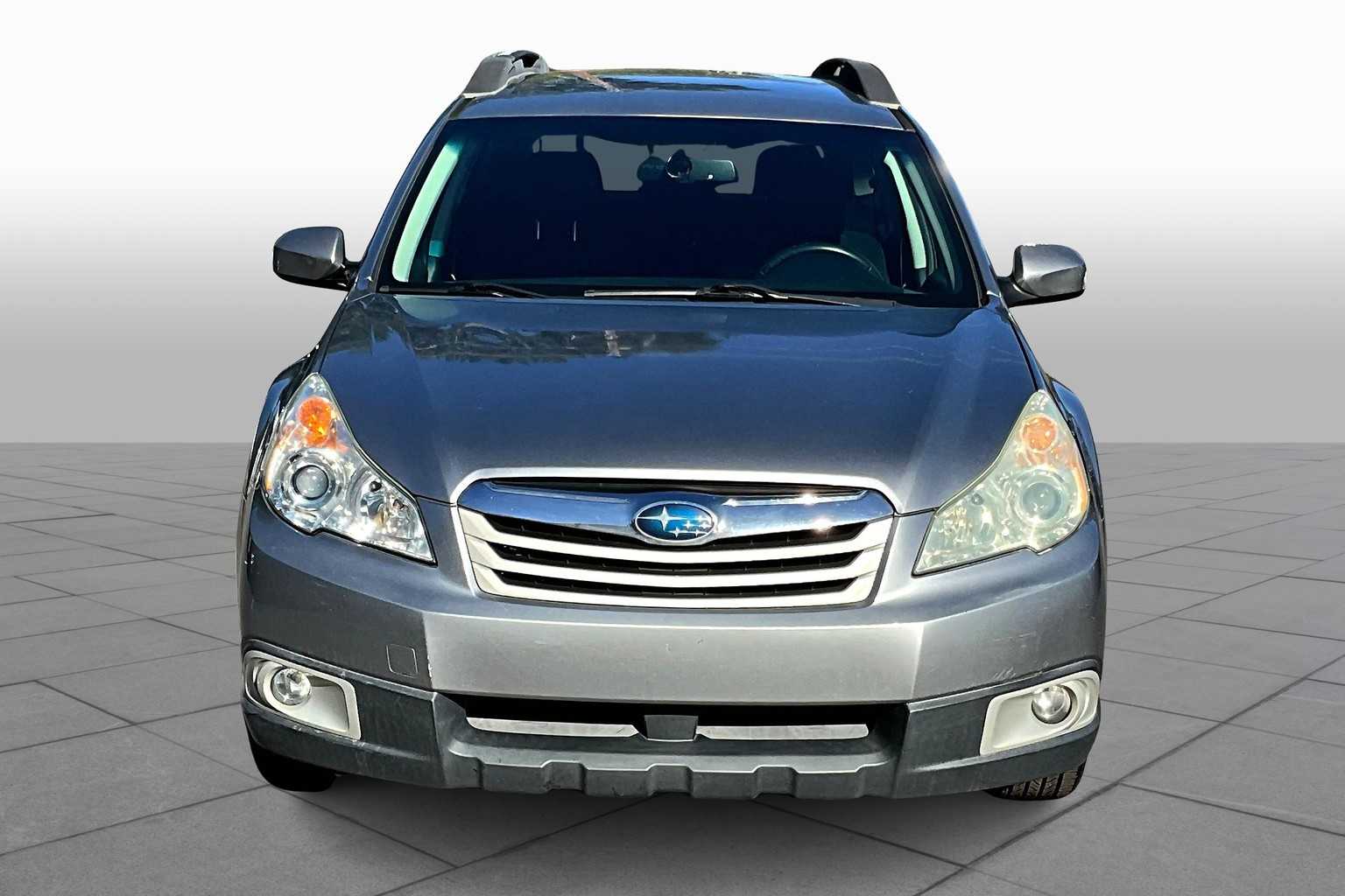 2010 Subaru Outback Premium photo 3