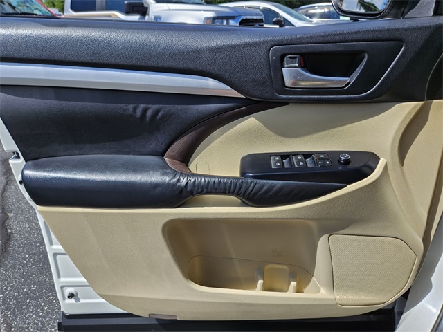 2015 Toyota Highlander XLE photo 28