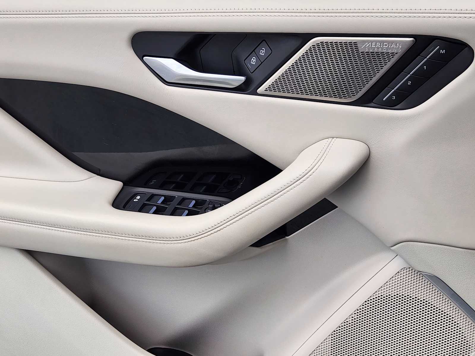2022 Jaguar I-PACE HSE photo 18