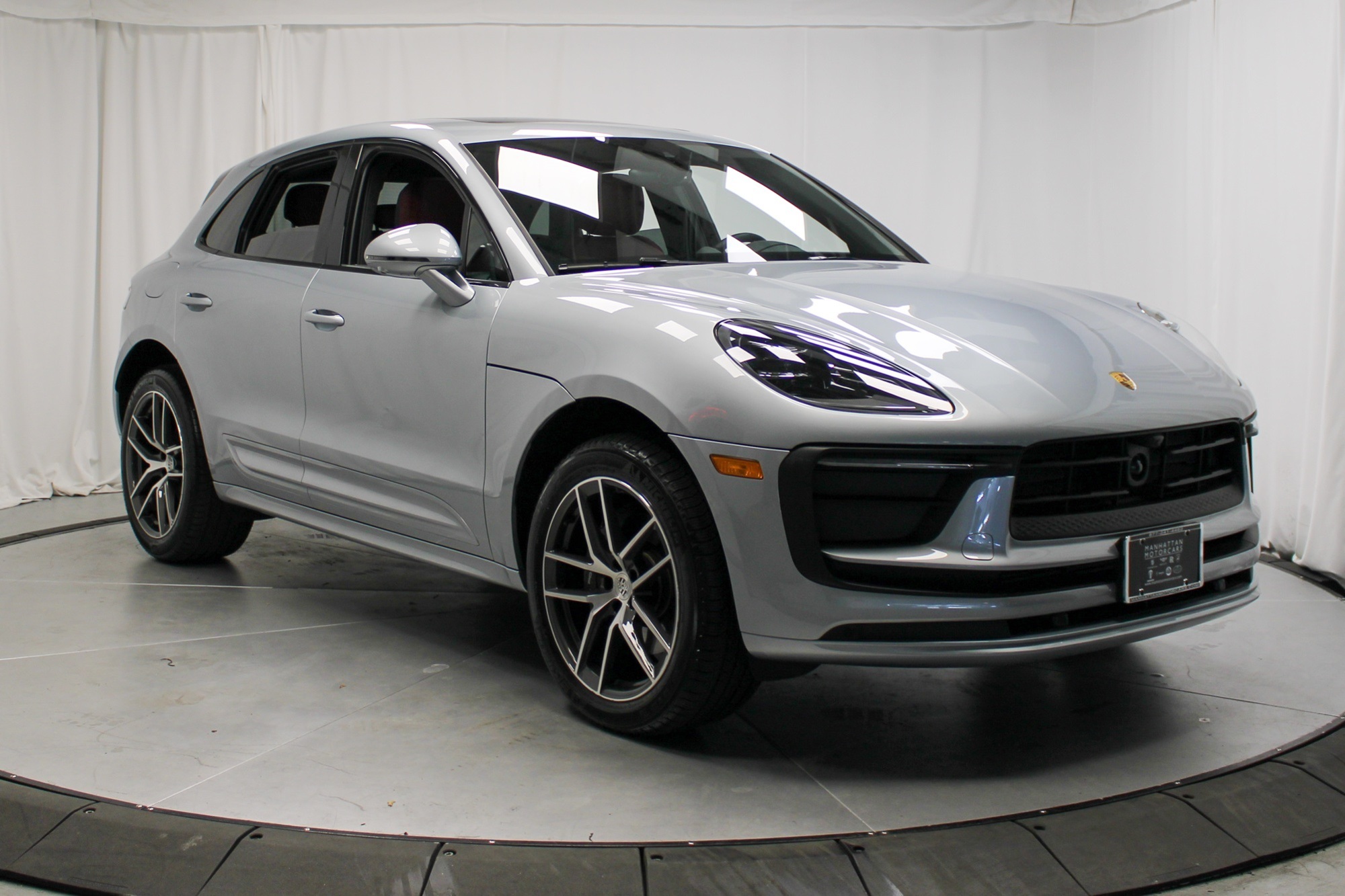 2025 Porsche Macan Base photo 11