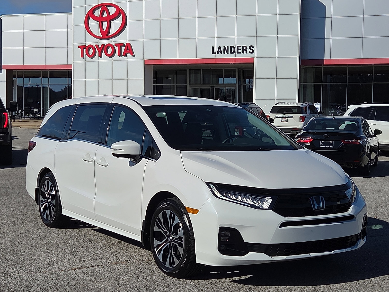 2026 Honda Odyssey Elite's photo