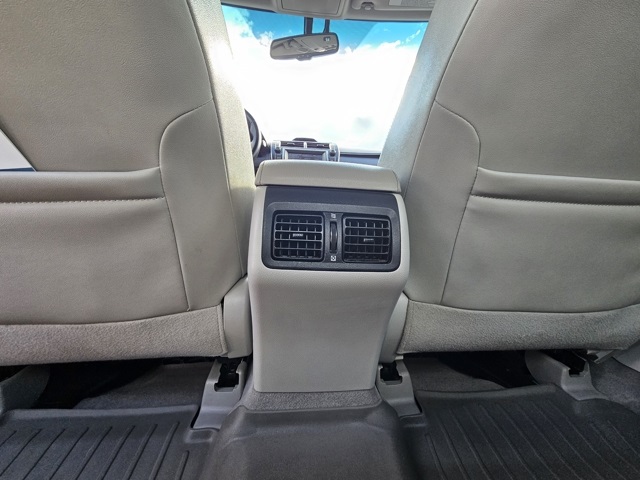 2012 Toyota Camry Hybrid XLE photo 19