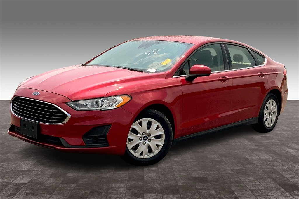 2020 Ford Fusion S photo 2