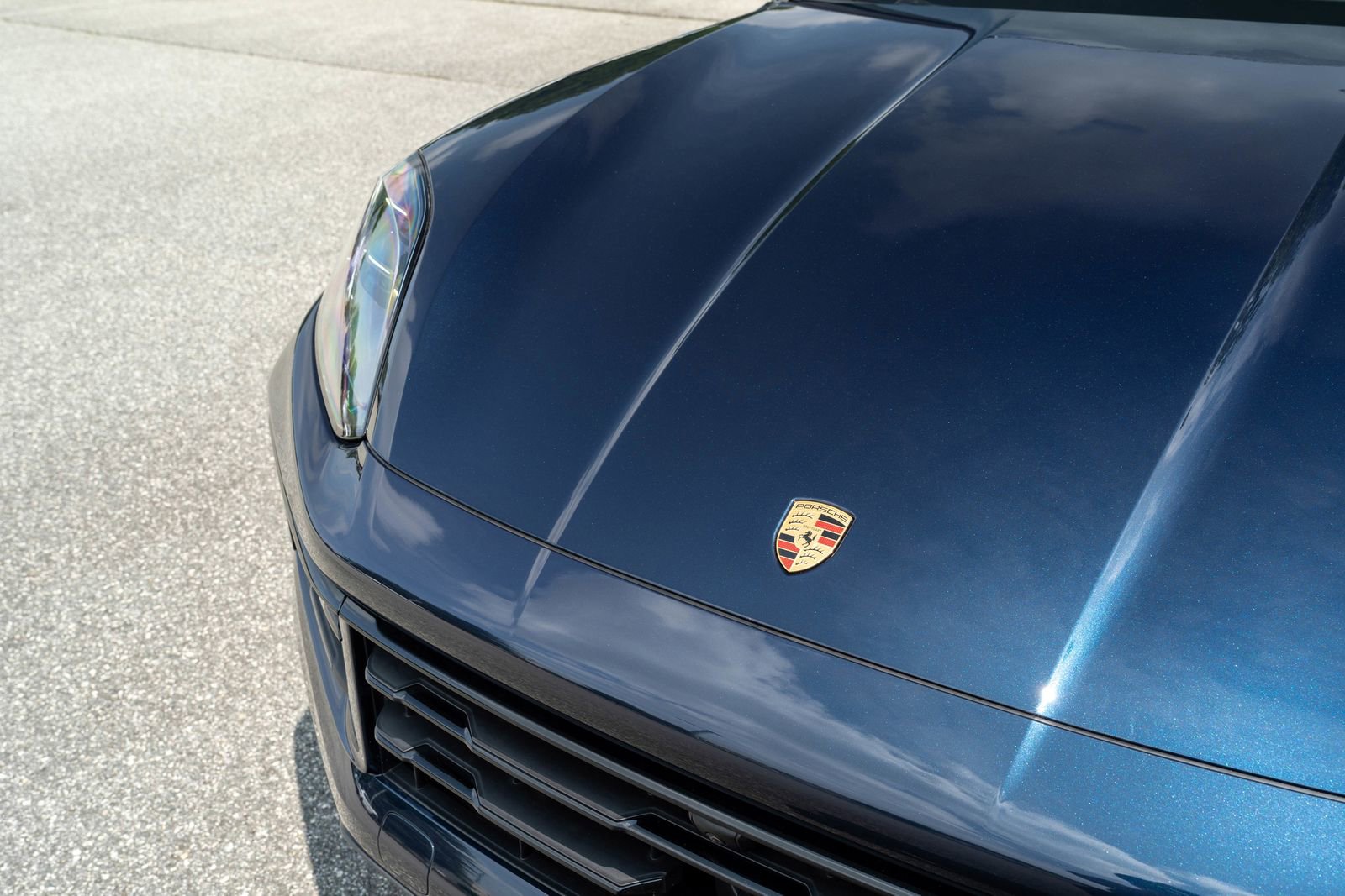 2025 Porsche Cayenne Base photo 18