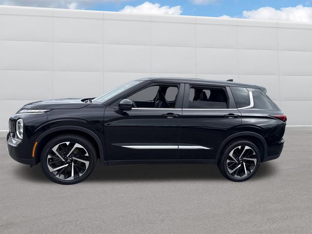 2022 Mitsubishi Outlander SE photo 2