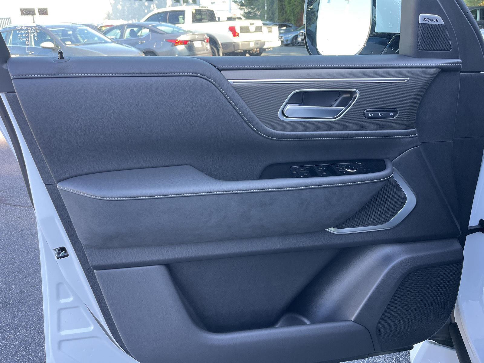 2026 Infiniti QX80 Luxe photo 10