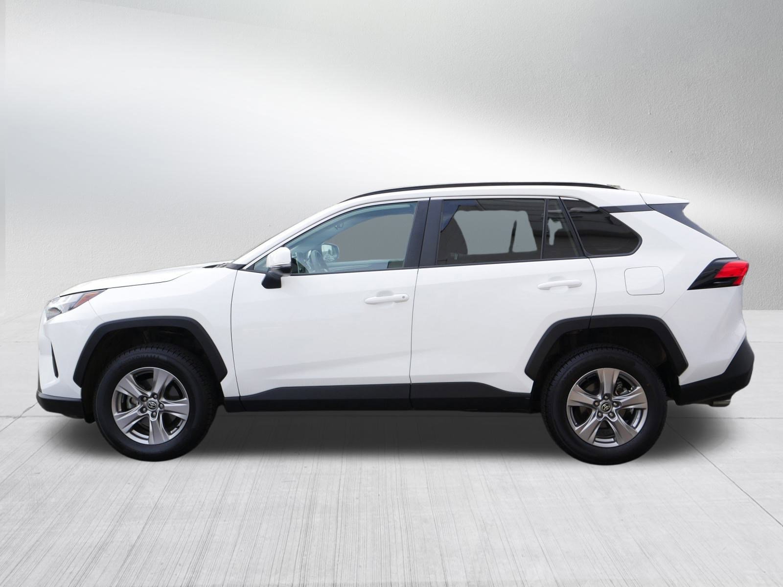 2023 Toyota RAV4 XLE photo 4