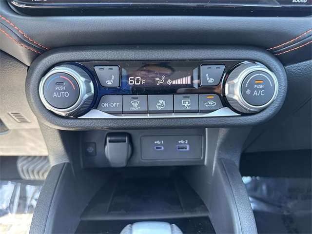 2025 Nissan Versa 1.6 SR photo 17