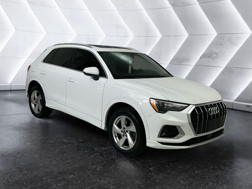 2021 Audi Q3 Premium's photo